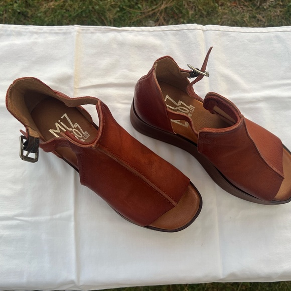 Miz Mooz leather wedge sandals "gloria" color brick size 8 - Picture 3 of 3